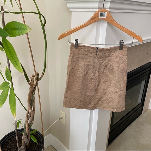 BRANDY MELVILLE Tan Leopard Mini Skirt - Picture 5 of 10